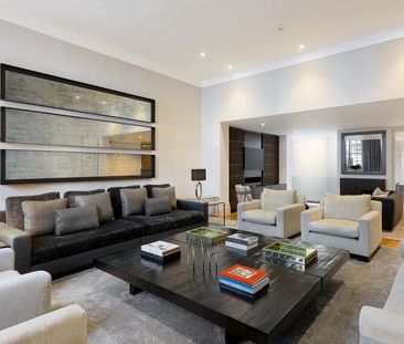 Six-bedroom townhouse with spa facilities in the heart of Belgravia - Photo 4