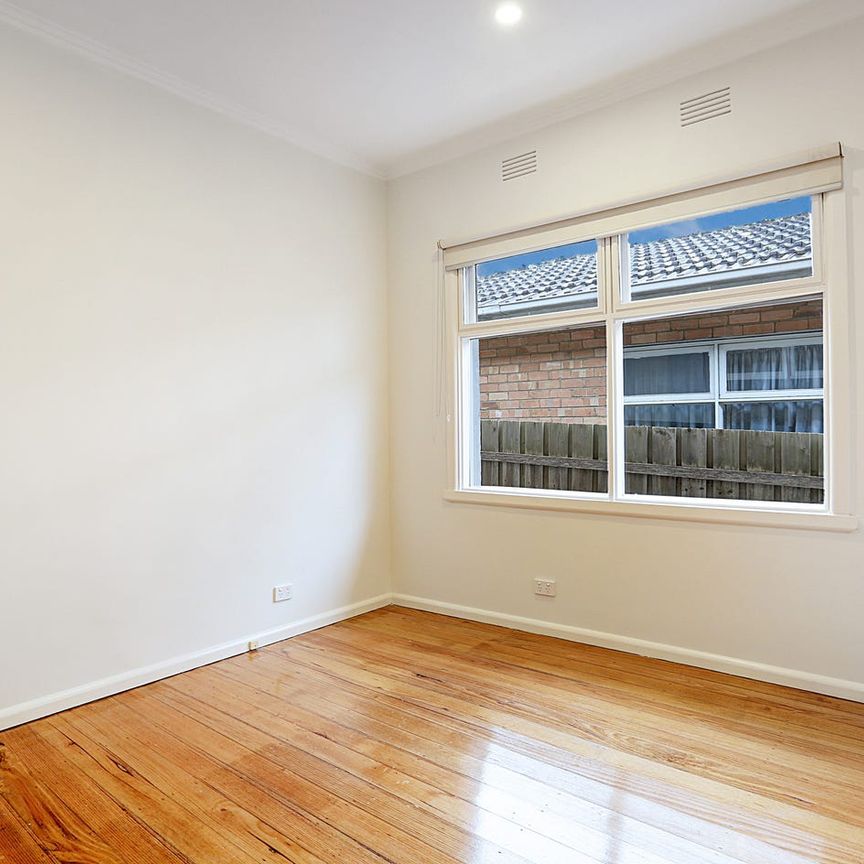 GREAT LOCATION - IMMACULATE THROUGHOUT - Photo 1