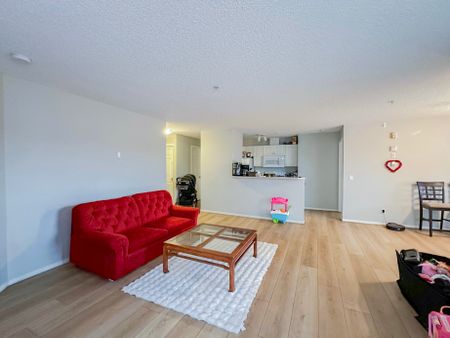 Spacious 2 Bed, 2.5 Bath Condo In Shawnessy | Fireplace, Balcony & Rent Incentive - Photo 4