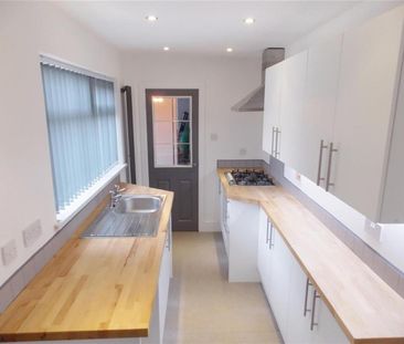 2 bedroom Flat To Let - Photo 6