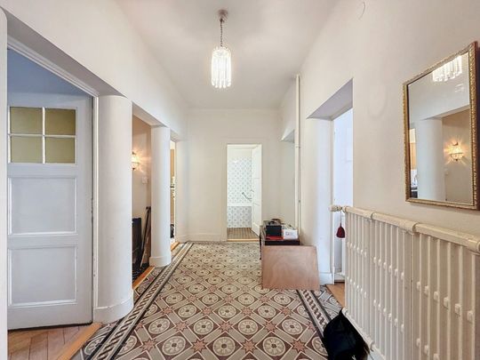 Bel appartement de 4 pièces au 1er étage, avec conciergerie de l’immeuble. - Foto 1
