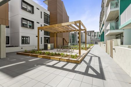 Style, Privacy, and Riverfront views - Photo 2