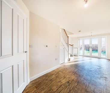 Ilex Drive, Tewkesbury, Gloucestershire - Photo 4