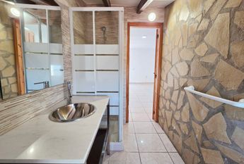 LONG TERM RENTAL Spacious villa for rent with sea views