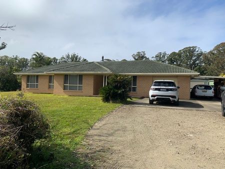 4 BEDROOM FAMILY HOME - Photo 4