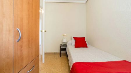 Plaça Honduras, Valencia, Valencian Community 46022 - Photo 2