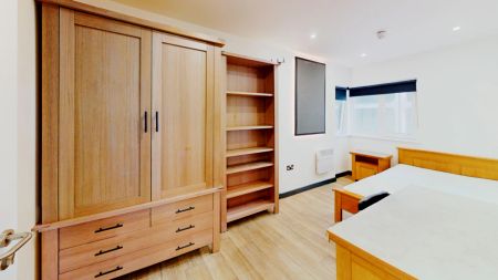 Flat 18-Bedroom F - Photo 3