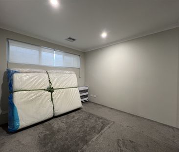 Modern Family Home - Photo 5