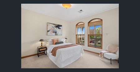 A family home offering space, comfort and convenience in the heart of Dover Gardens. - Photo 4