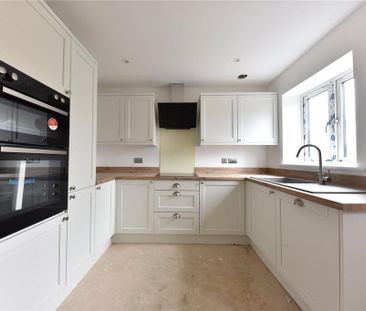 2 bedroom semi-detached house to rent - Photo 4