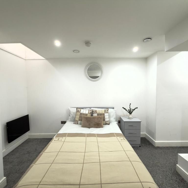 1 bedroom in a flat share to rent - Photo 1