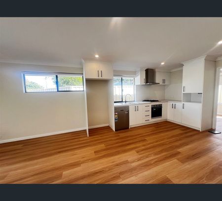 5A Adare Place, Coodanup, WA 6210 - Photo 3