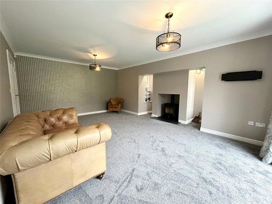5 bedroom detached house to rent - Photo 1