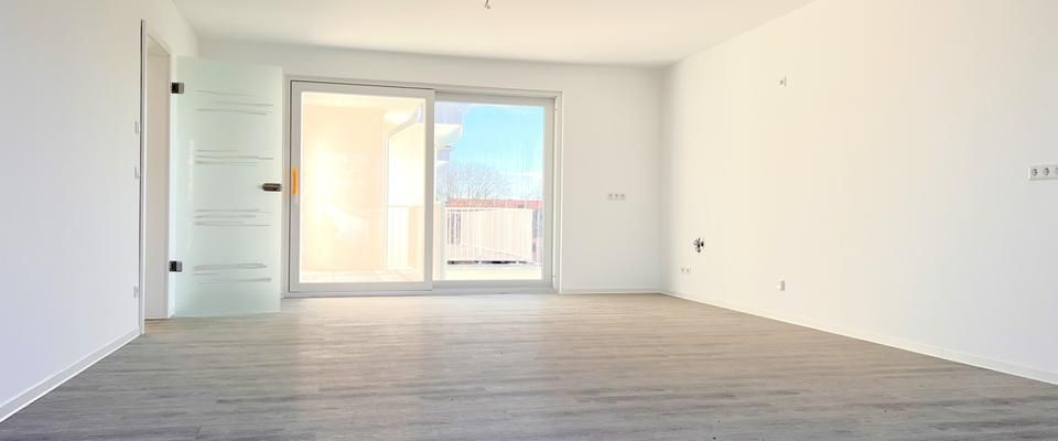 3-Raum-Wohnung mit Tageslichtbad, Wanne & Dusche, Aufzug, Fußbodenheizung, Balkon & großer Terrasse - Foto 1