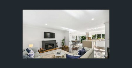 Partly Furnished Three Bedroom Home In East Toowoomba With An Expansive Backyard And Deck! - Photo 3