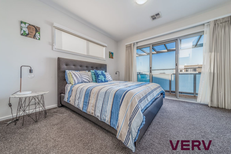 CONTEMPORARY TOWNHOUSE IN WRIGHT – MODERN DESIGN, PRIME LOCATION - Photo 2