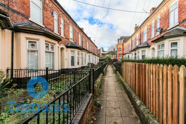 4 bed Mid Terraced House for Rent - Photo 1