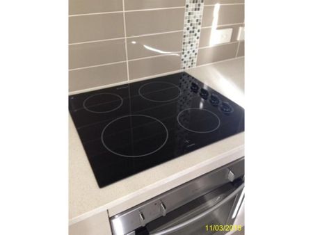 AIR CONDITIONED TWO BEDROOM DUPLEX WITH LARGE COURTYARD ! - Photo 4