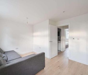 East India Dock Road, Poplar, E14 - Photo 2