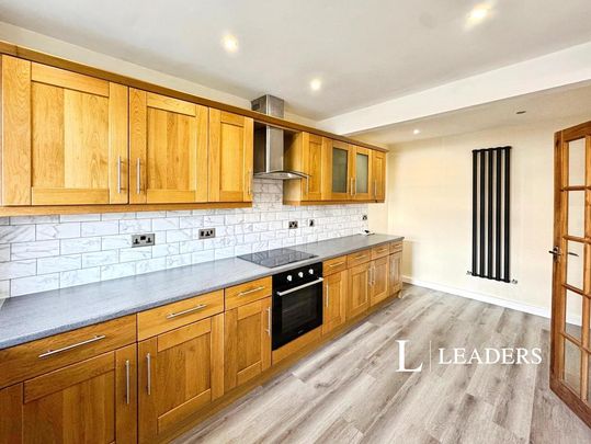 3 bedroom end of terrace house to rent - Photo 1