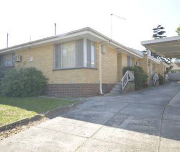 Two Bedroom Unit in Quiet Pocket - Photo 3