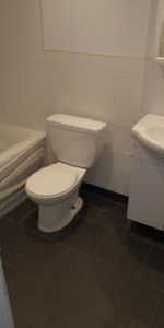 NDG Studio Apt on Fielding St West - Photo 4