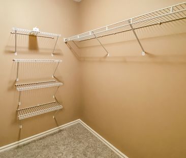 Spacious Family Home With Oversized Garage - Photo 5