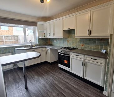 3 bedroom terraced house to rent - Photo 3