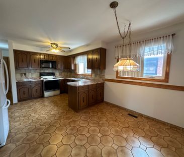 For Lease - 118 Antigua Road, Mississauga, Ontario - Photo 2