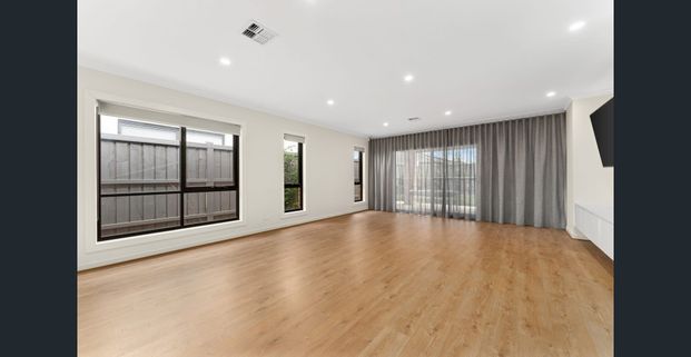 Elegance Meets Functionality in Redstone Estate - Photo 1