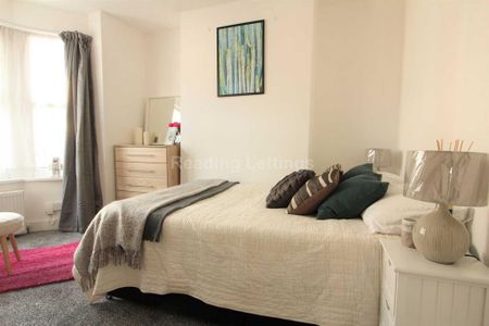 6 bedroom terraced house to rent - Photo 4