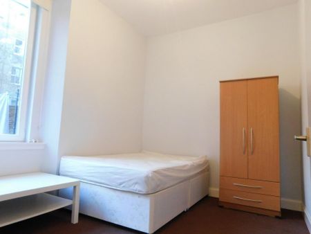 3 bedroom flat to rent - Photo 3
