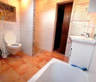 APPARTEMENT 21/2 PIÈCES MANSARDÉ À BÂLE - ISELIN, MEUBLÉ, TEMPORAIRE - Foto 2