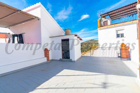 Townhouse in Canillas de Albaida, Inland Andalucia at the foot of the mountains - Photo 2