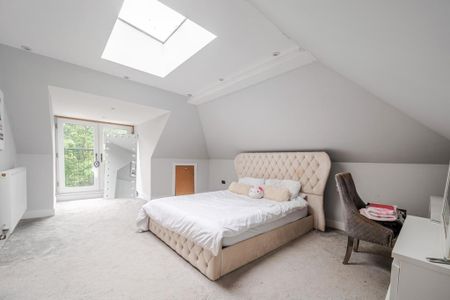 5 bedroom detached house to rent - Photo 2
