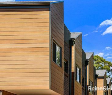 Luxury 3 Bedroom Townhouse - Close To Town - Photo 5