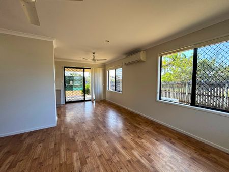 Welcome Home to the Northern Beaches! - Photo 2