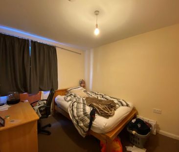 6 bedroom semi-detached house to rent - Photo 5