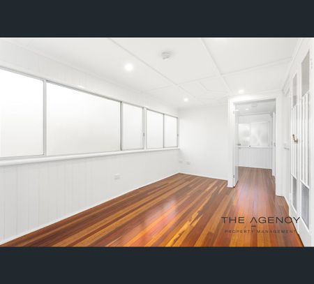 23 Medcraf Street, Park Avenue, Qld 4701 - Photo 2
