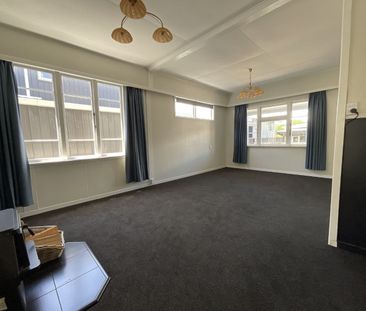 CHARM MEETS CONVENIENCE IN CITY CENTRAL - Photo 4