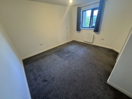 28 Belvedere Residence , Chapel Ash, Wolverhampton, West Midlands, WV3 0BF - Photo 4