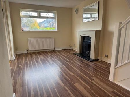 3 Bedroom Semi-Detached House For Rent in Thornley Lane South, Manchester - Photo 2