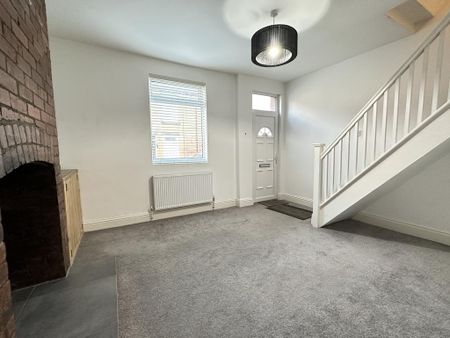 3 bedroom terraced house to rent - Photo 2