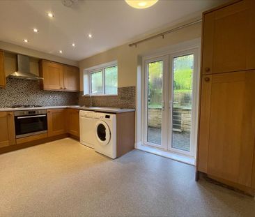 3 bedroom end of terrace house to rent - Photo 1