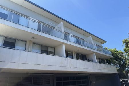 Centrally located - Photo 5