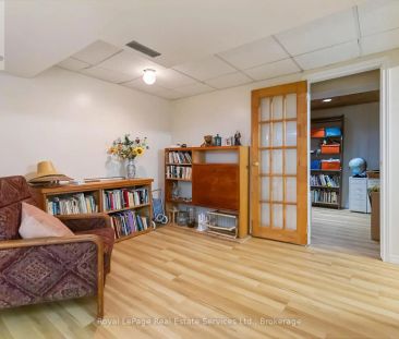 1236 MCCRANEY STREET E - Photo 2