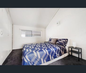 2/18 Johnstone Street, Malvern, Vic 3144 - Photo 2