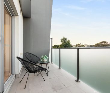 Light Filled Haven in Stellar Location - Photo 2