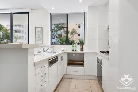 Quiet east facing and timber floor apartment - Photo 4