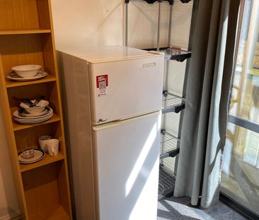 Boarding House Room on Queen Street - Photo 6